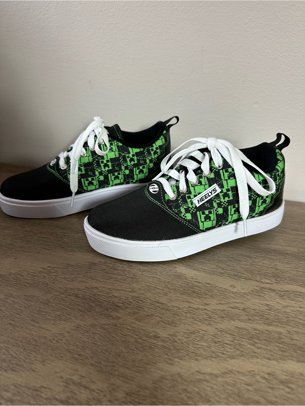 Heelys Kids MineCraft Low-Top Skate Shoes Size 4 - Picture 3 of 10